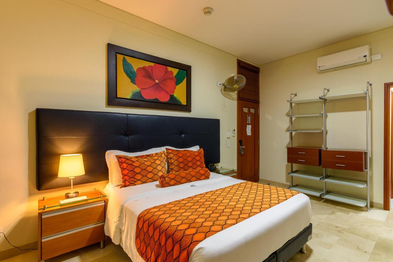 Hotel Dorado La 70 Medellin Bagian luar foto