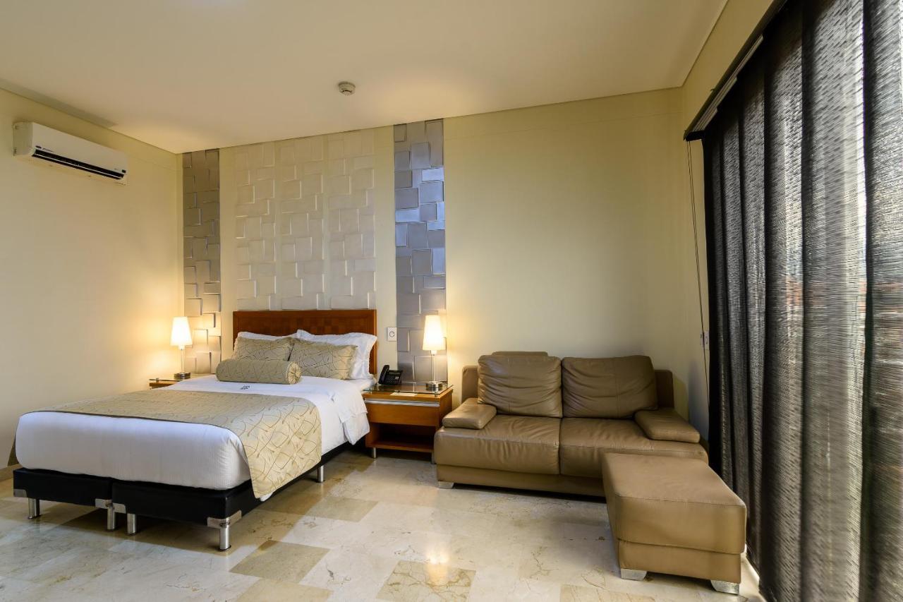 Hotel Dorado La 70 Medellin Bagian luar foto