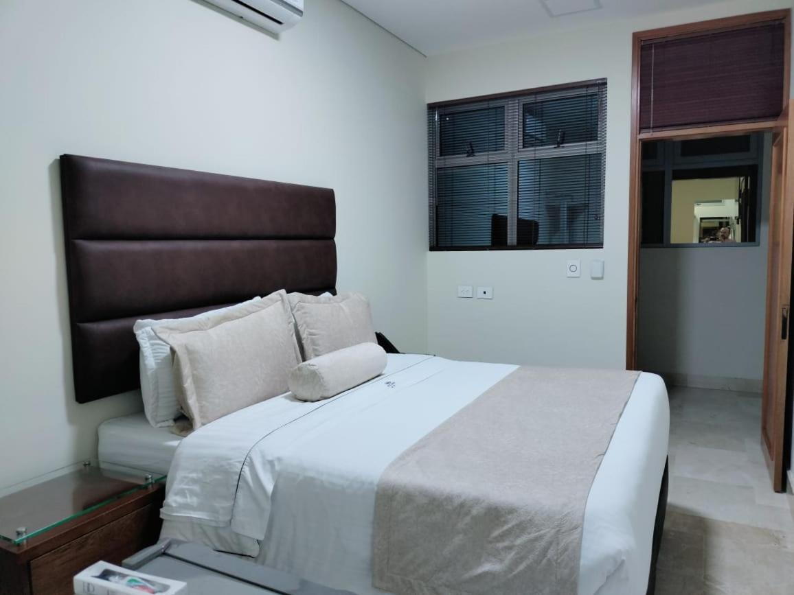 Hotel Dorado La 70 Medellin Bagian luar foto